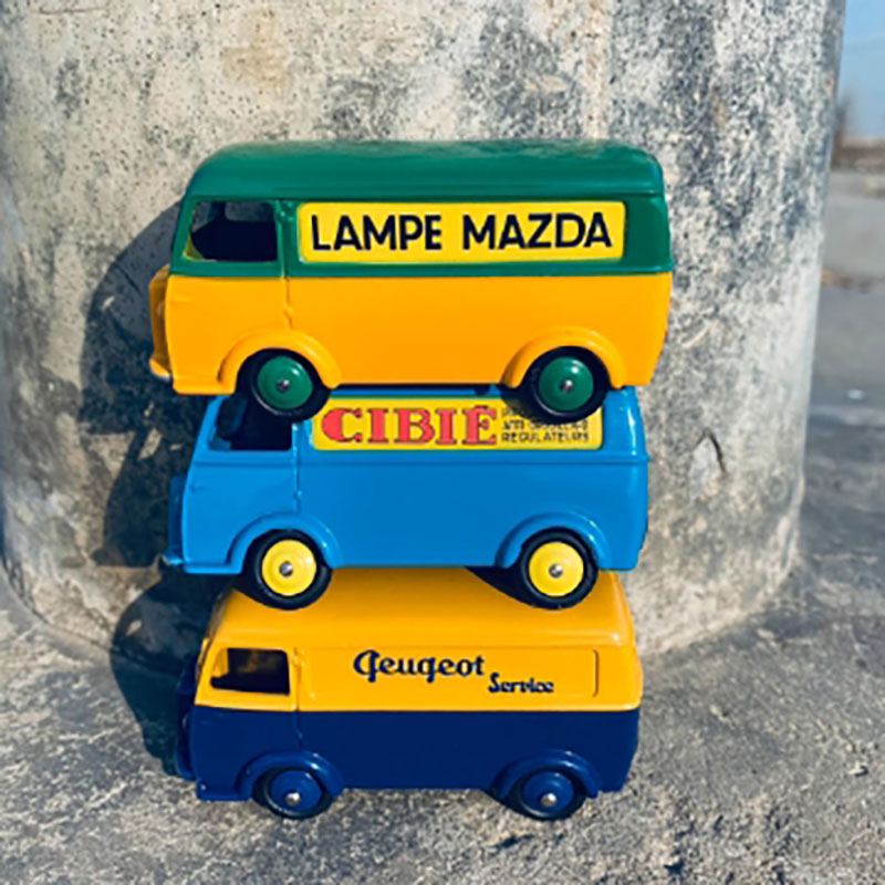 Scala 1:64 Dinky Toys Lega 25B - Party Games Bus recensione e prezzo